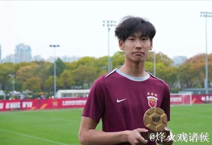 李新翔生日归队老东家引发球迷热潮,离开上港引关注 李新翔生日归队老东家引发球迷热潮,离开上港引关注