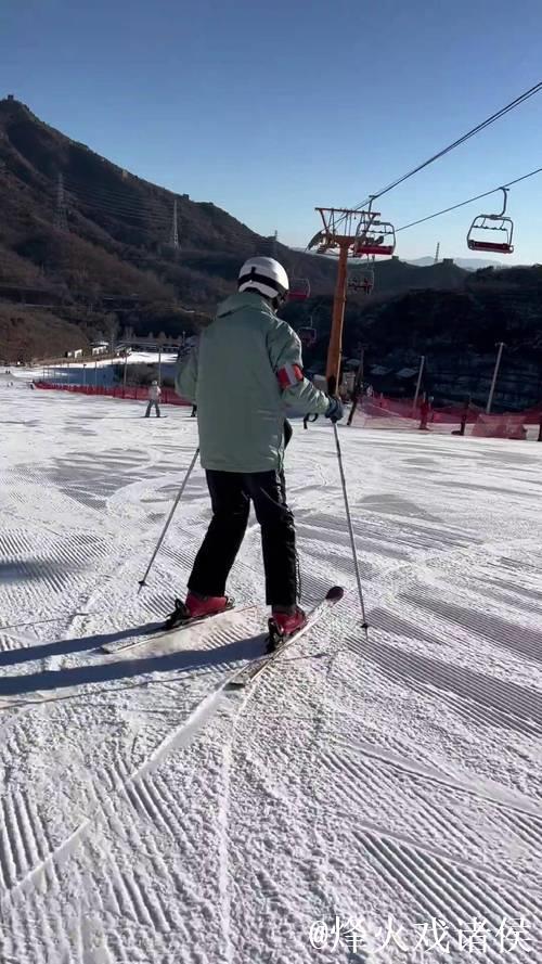 【可约课】双板滑雪常见错误(6):重心移动靠上身还是下身? 【可约课】双板滑雪常见错误(6):重心移动靠上身还是下身?